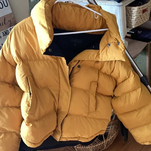 Kendall & Kylie Crop Puffer - Picture 5 of 10